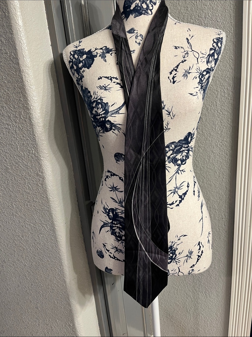 jf j.ferrar Black and Gray Striped Men's Tie